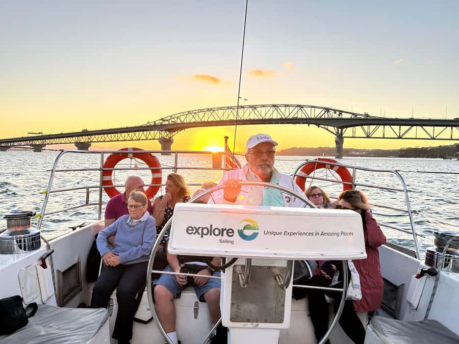 Auckland: Harbour Sailing Cruise with 3-Course Dinner - Sailing instead of simply cruising
