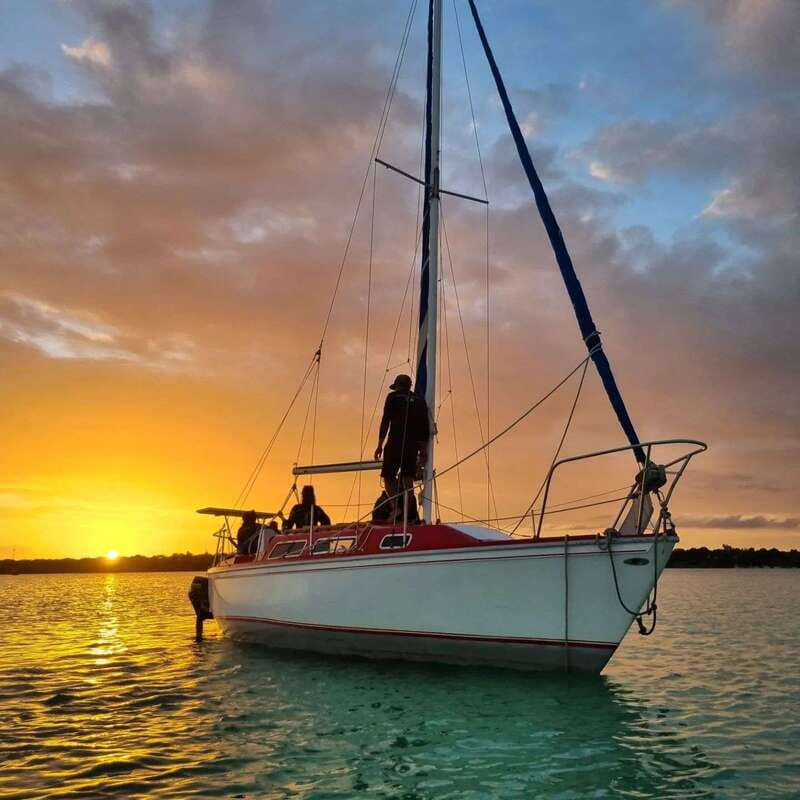 Bacalar: 4hr Private Sailing Tour with Guacamole & Drinks - What to pack and what to leave behind