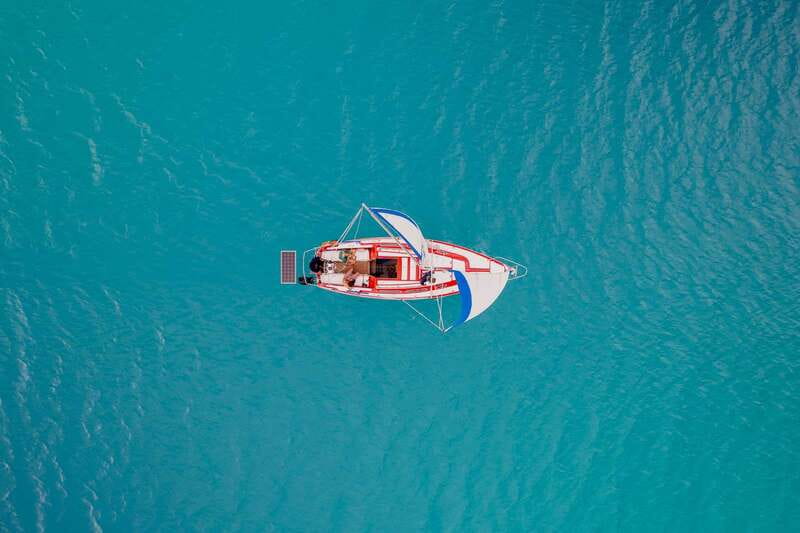 Bacalar: 4hr Private Sailing Tour with Guacamole & Drinks - The crew and the local feel