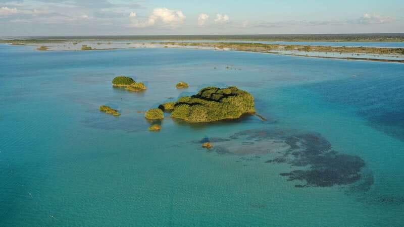 Bacalar: Group Sailing Trip with Swimming and Drinks - Food, drinks, and the no-sunscreen rule