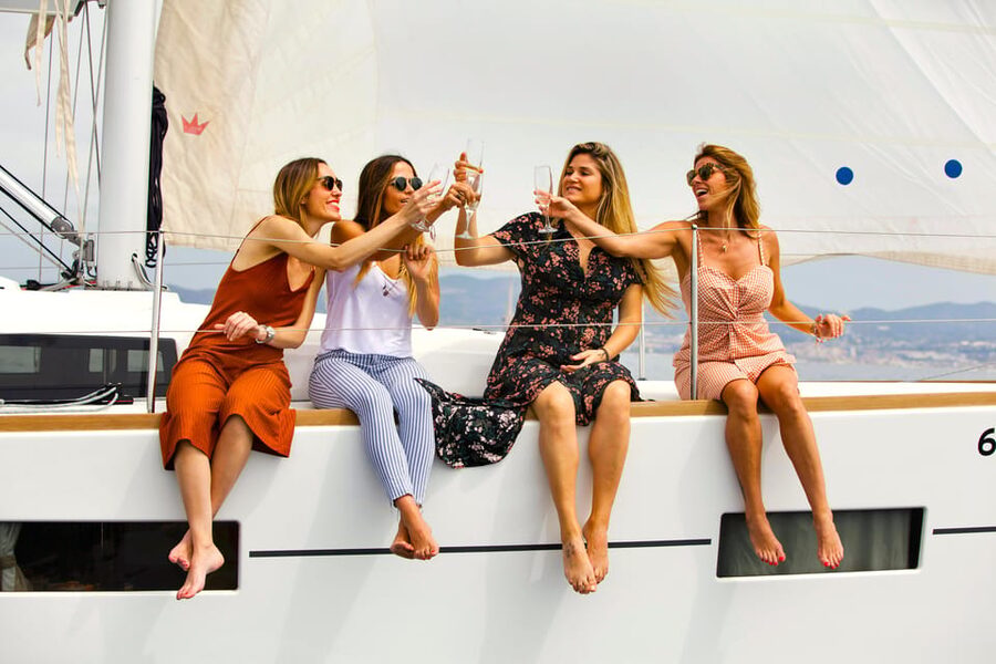 Barcelona 1 hour Scenic Sailboat Tour with Snacks and Drinks - Is $34 a fair price?