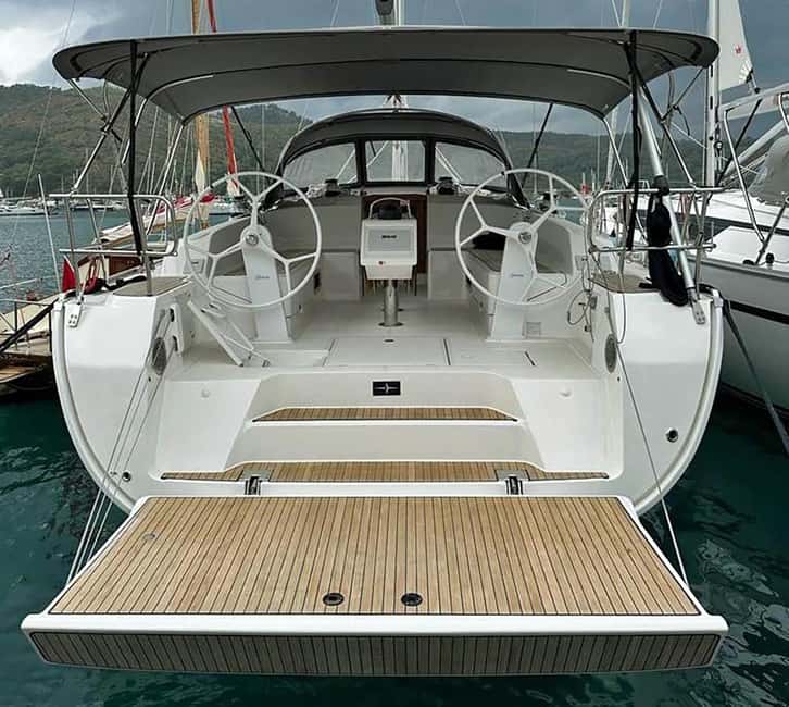 Barcelona: 2-hour sailboat cruise at noon or sunset. - Setting out from Club Nautico el Balís