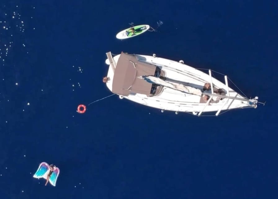 Barcelona : 2 hours Sailing tour with snacks and drinks - Setting out from Barcelona’s waterfront