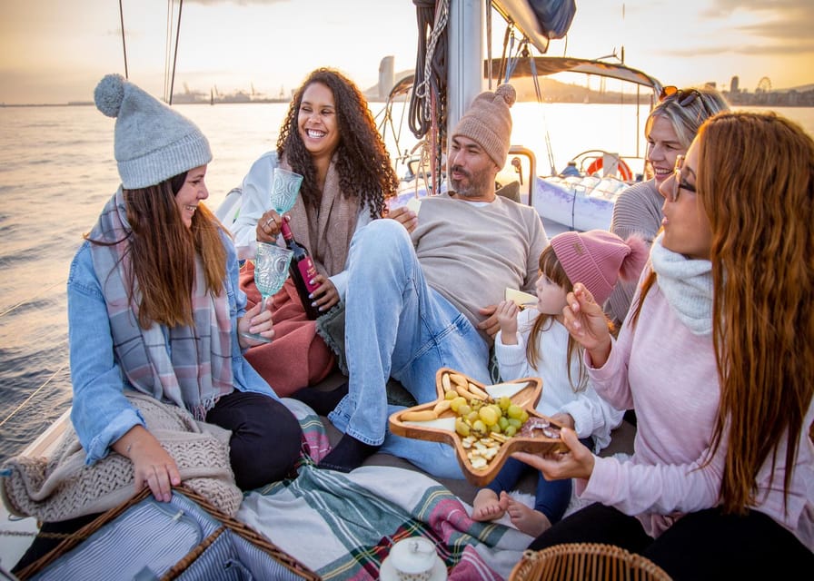 Barcelona : 2 hours Sailing tour with snacks and drinks - Barcelona’s famous sights from the sea