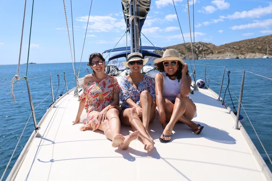 Barcelona 2h private sailing tour for 11 with local Skipper - Around Maremagnum and Barcelona’s old port
