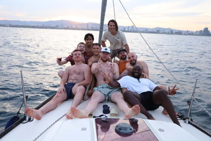 Barcelona 2h private sailing tour for 11 with local Skipper - Finding mooring 1432 at Port Olímpic