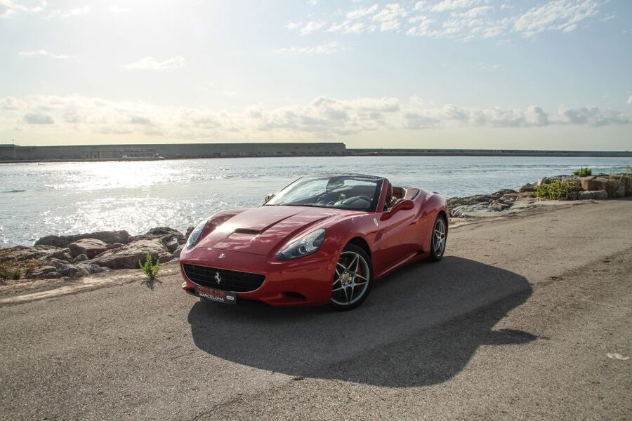 Barcelona: Ferrari Car Driving & Sailing Experience - Managing the gap between the two activities