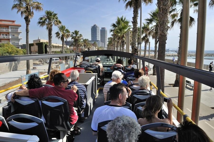 Barcelona: Hop-On Hop-Off Bus with Sailing Cruise - Key points at a glance