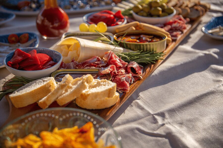 Barcelona: Local Tapas and Drinks Sailing Adventure Tour - Five things to know before you sail