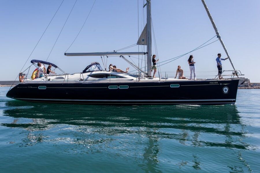 Barcelona: Private Luxury Sailing Tour - Is $412 good value for your group?