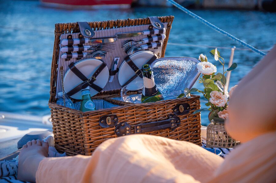 Barcelona: Private Romantic Sailing Tour with Drinks - Cava, wine, and a small picnic on deck