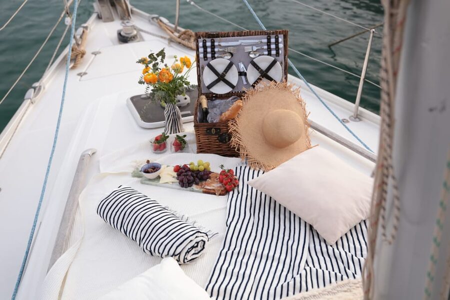 Barcelona: Private Romantic Sailing Tour with Drinks - Summer swimming and paddle board details