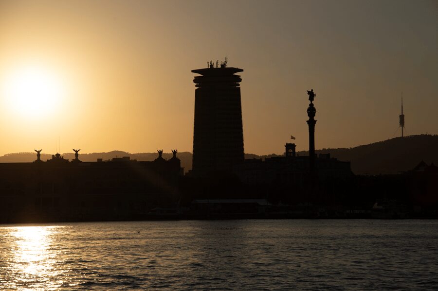Barcelona: Private Romantic Sailing Tour with Drinks - What you see during the two-hour route