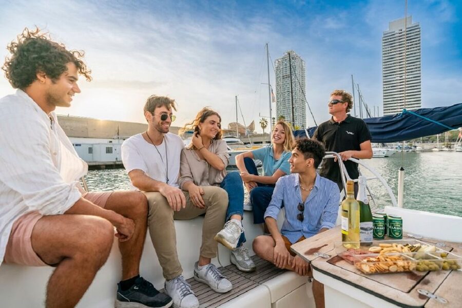 Barcelona: Private Sailing Cruise with Open Bar and Snacks - Leaving from Moll de Mestral at Port Olímpic