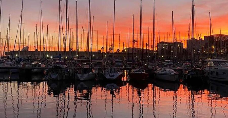 Barcelona: Private sailing experience, excursions lasting 2h - Swimming and the sea-condition question