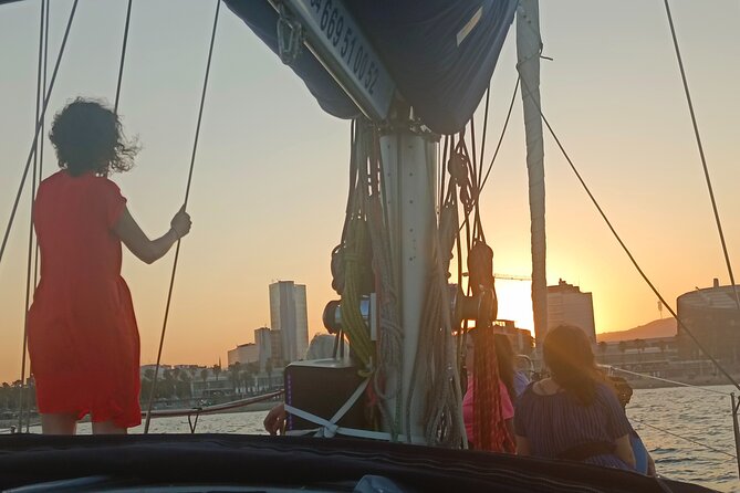 Barcelona private Sailing Tour - Drinks, snacks, and the simple pleasure of staying aboard