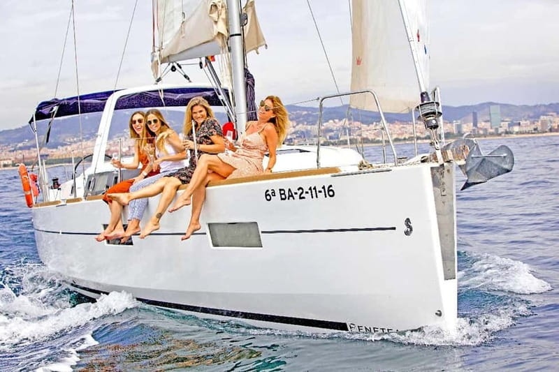 Barcelona: Private Sailing Trip with Drinks & Snacks (max 9) - Drinks, food, and what to pack