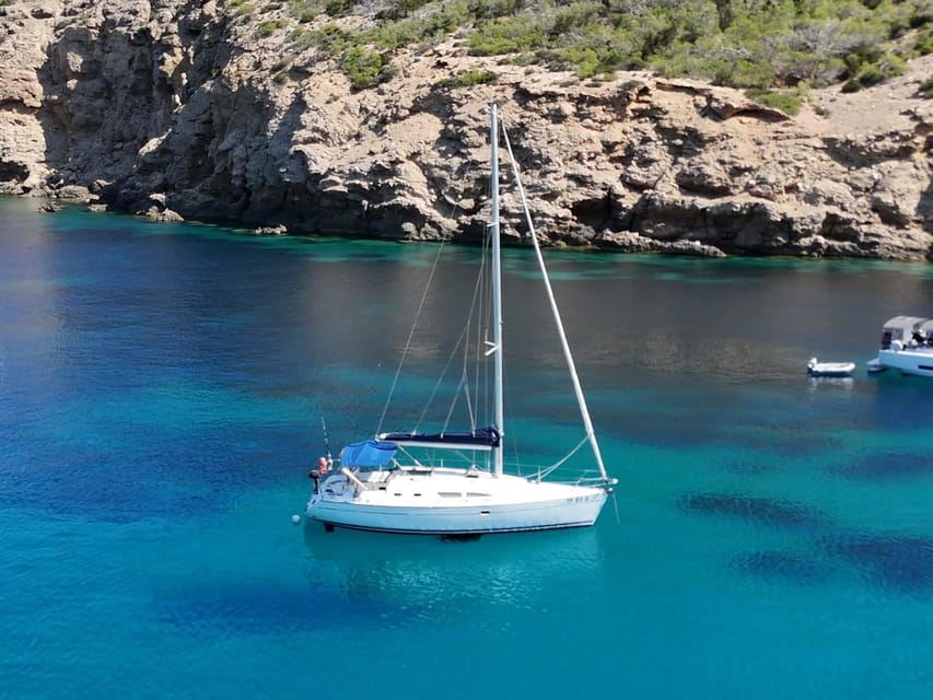 Barcelona: Sailboat Ride with Drinks and Snacks - Key points to know before booking
