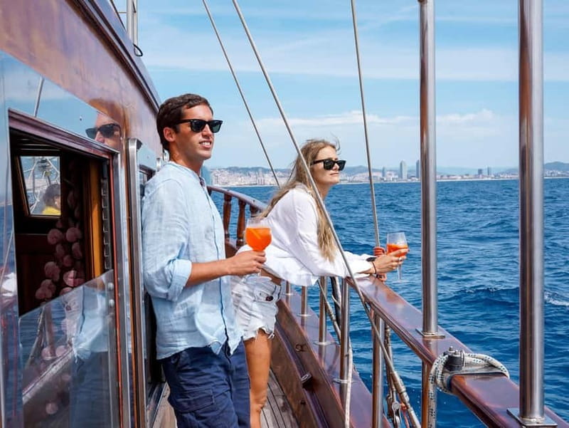 Barcelona Sailing Cruise - Music, drinks, and the onboard mood