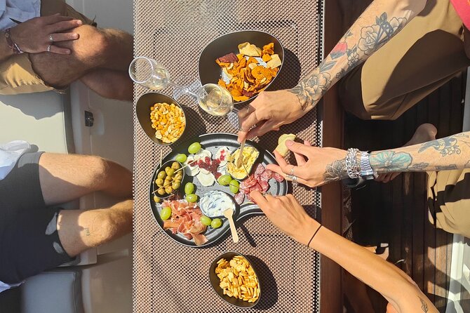 Barcelona Sailing Experience 2 hs w/Premium Snacks & Drinks - Key points to know before sailing