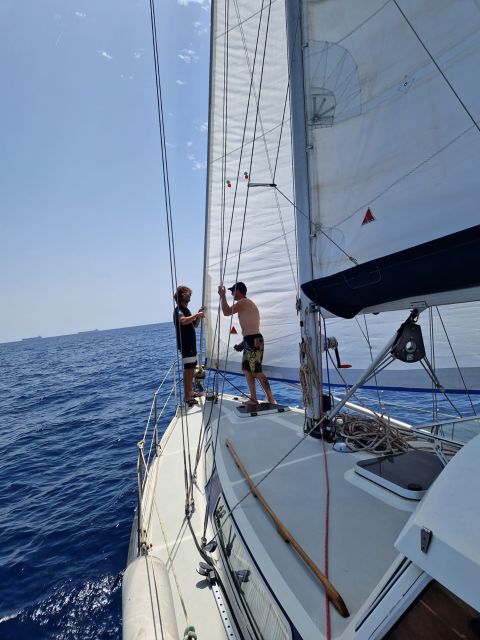 Barcelona: sailing experience, excursions lasting 2h - Swimming, Snacks, and the Practical Details