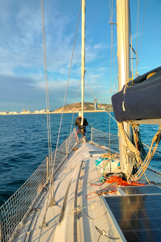Barcelona: Sailing tour - What the Skipper Adds to the Trip