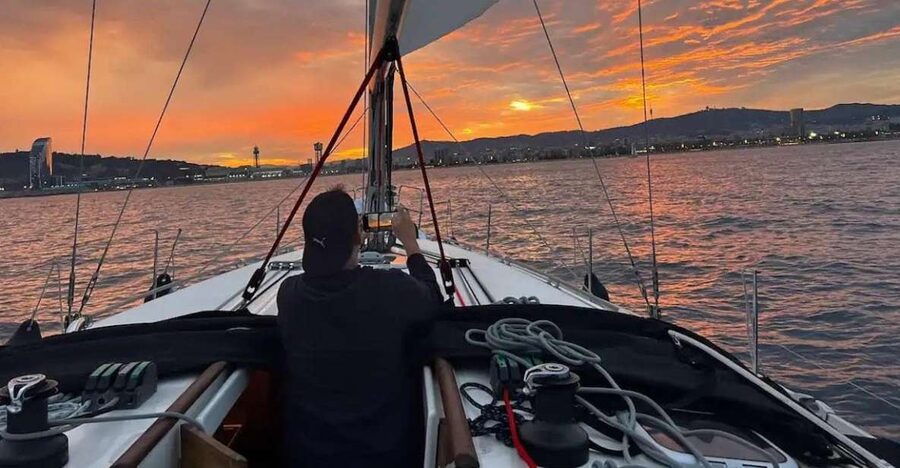Barcelona: Sailing Tour with a Glass of Cava - Turning back for Barcelona views
