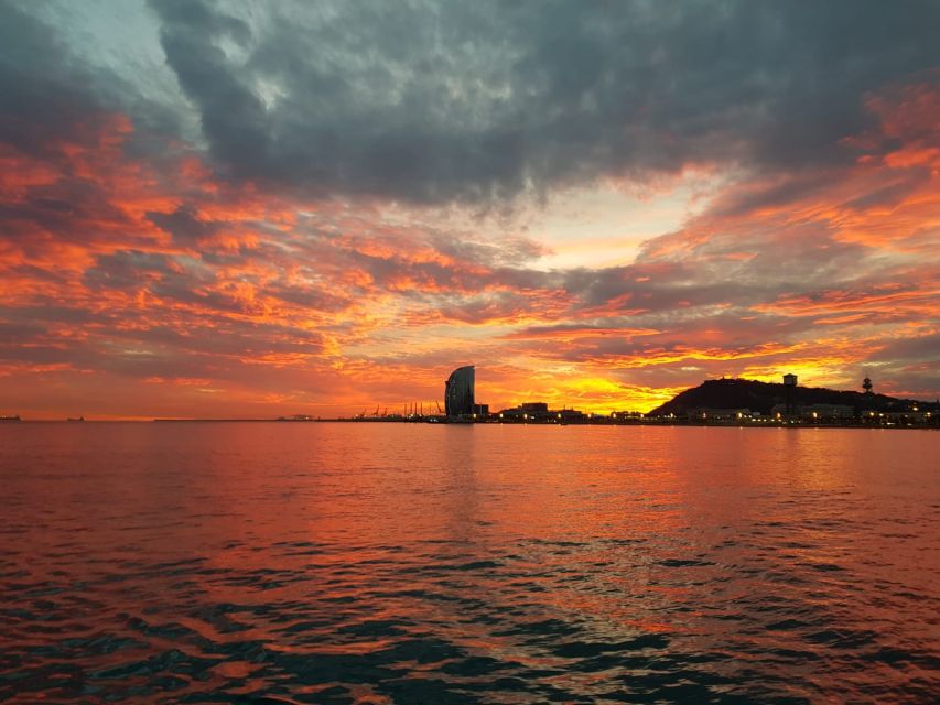 Barcelona: Sailing Tour with a Glass of Cava - Day sailing or sunset timing