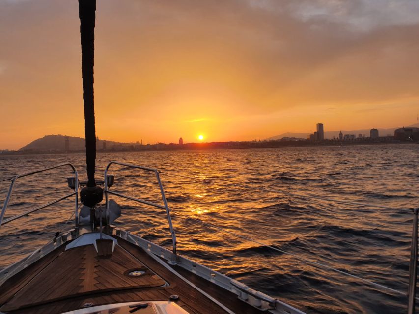 Barcelona: Sailing Tour with a Glass of Cava - What the small group changes