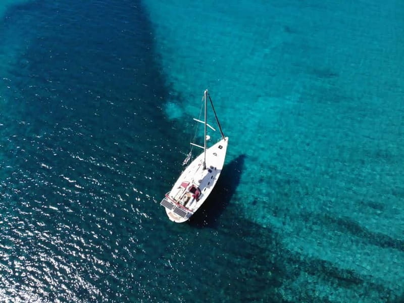 Barcelona: Sailing Tour with Drinks and Snacks - Why the skipper matters