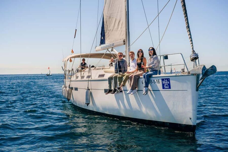 Barcelona: Sailing tour with open bar and aperitive - Another 45 minutes on the water