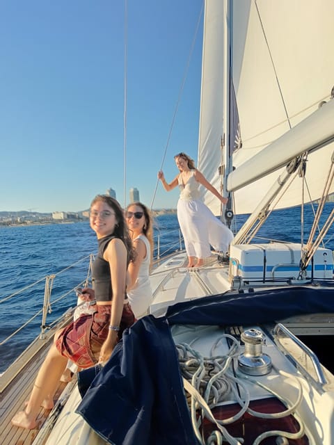 Barcelona: Sailing tour - Two Hours Between the City and Open Sea