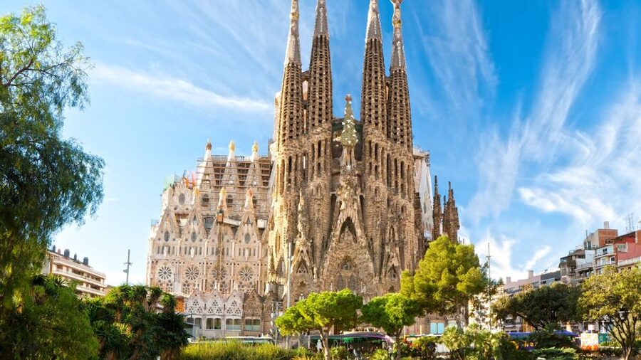 Barcelona: Sailing Trip, Sagrada Familia, and Casa Batlló - Key points before you book