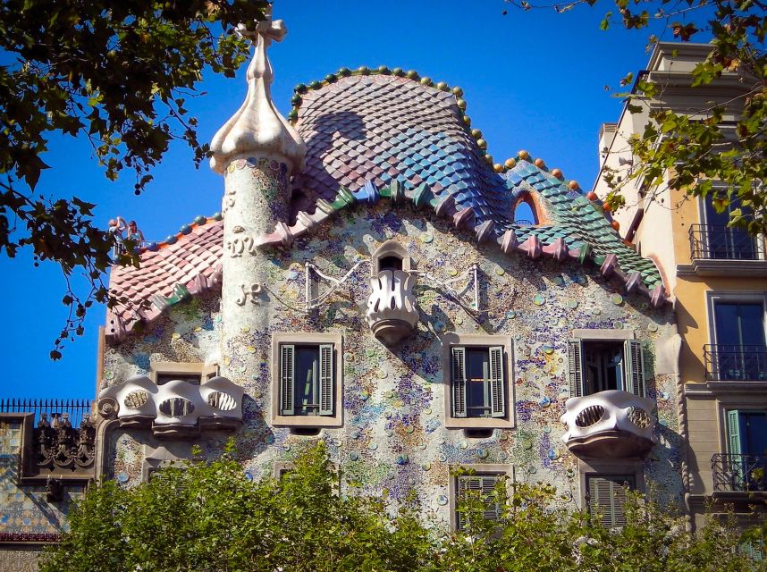 Barcelona: Sailing Trip, Sagrada Familia, and Casa Batlló - Why the sailing is more than a scenic extra