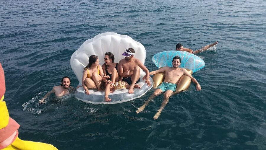 Barcelona: Sailing Trip with Drinks and Snacks - The final 15 minutes back to Port Olímpic