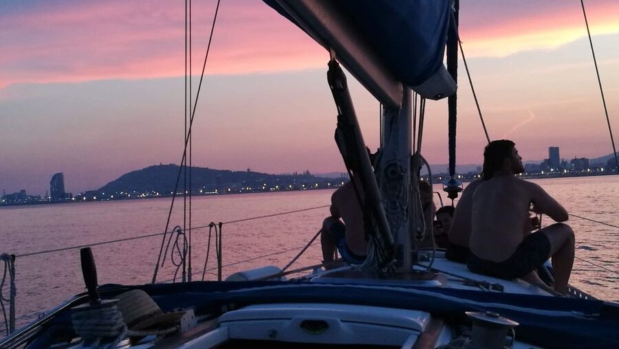 Barcelona: Sailing Trip with Drinks and Snacks - Comfort, weather, and what to pack