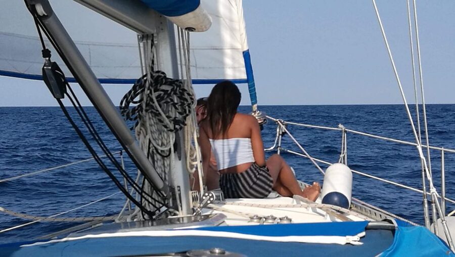 Barcelona: Sailing Trip with Drinks and Snacks - The first five minutes: safety before scenery