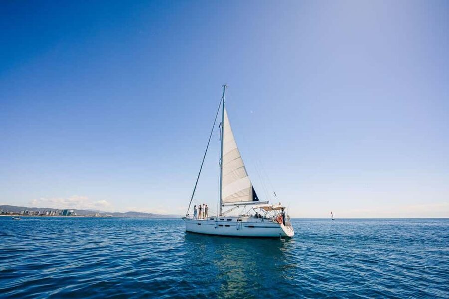 Barcelona: Sailing trip with GINTONIC workshop - The gin and tonic workshop before departure