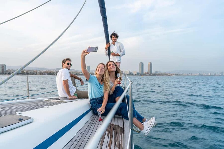 Barcelona: Shared Sailing cruise with Drinks & Snacks - One hour along Barcelona’s seafront