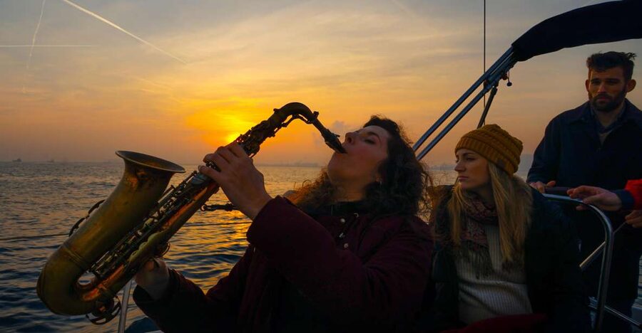 Barcelona: Sunset Live Sax and Sailing Experience with Tapas - Saxophone, sea, and a slower pace