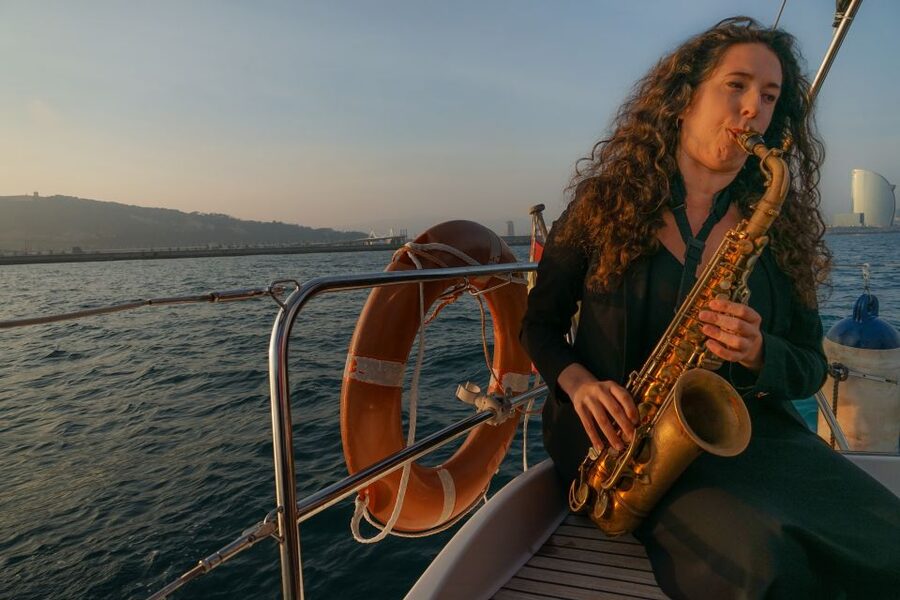 Barcelona: Sunset Live Sax and Sailing Experience with Tapas - Should you book the Bombon sunset sail?