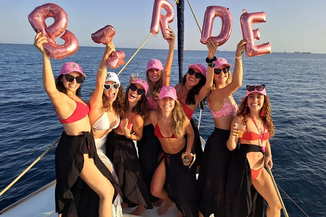 Barcelona Sunset Sailing Cruise from Port Olímpic with Open Bar - How the small group changes the experience