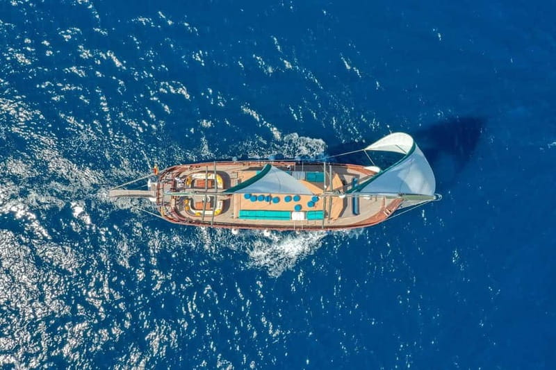 Barcelona: Sunset Sailing Cruise with Live Music - Drinks and snacks on board
