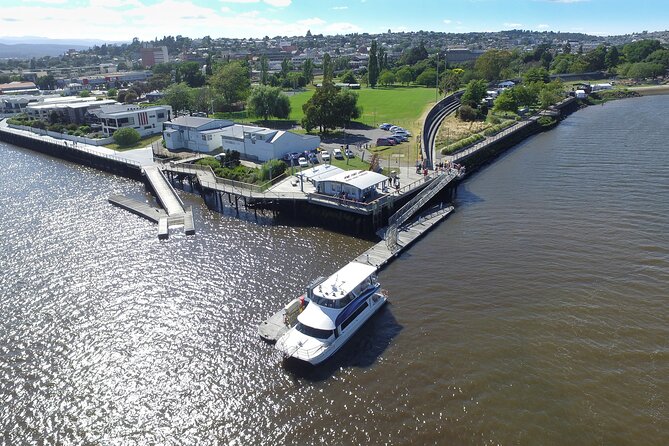 Batman Bridge 4 Hour Luncheon Cruise including sailing into the Cataract Gorge - A relaxed start from Launceston