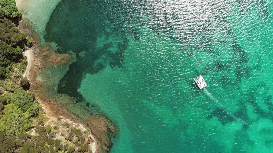 Bay of Islands 2-Hour Sundowner Evening Sailing Cruise - What the crew and boat add to the experience