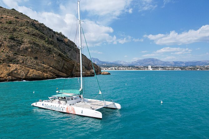 Bay trip in Calpe or Altea with a sailing catamaran - The cove swimming stop