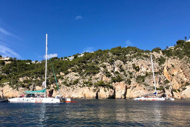 Bay trip in Calpe or Altea with a sailing catamaran - Who will enjoy this most