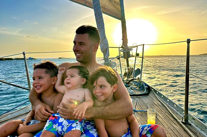 Blue Parrot Snorkel Sail with 4 course lunch or dinner in Aruba - Four-course lunch or dinner on the water