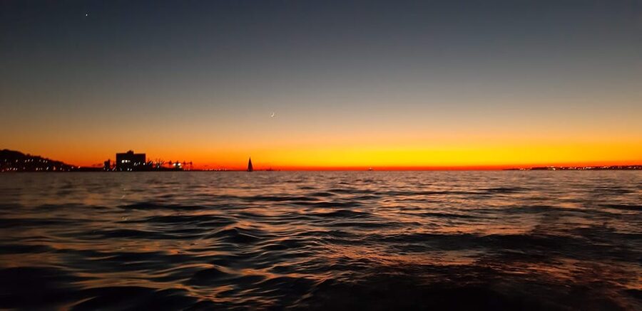 ⛵Bluemotion Lisbon⛵: Sunset sailing tour in Tagus River - Drinks, snacks, music, and the onboard mood