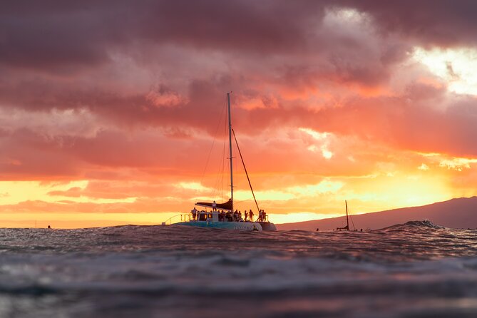 Board from Waikiki Beach for a scenic Sunset Sail on the Hāwea - Setting out from the Duke Kahanamoku Statue